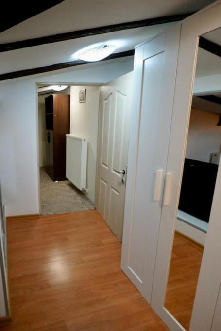 2-Room Cozy Retreat Near City Center Бухарест Экстерьер фото