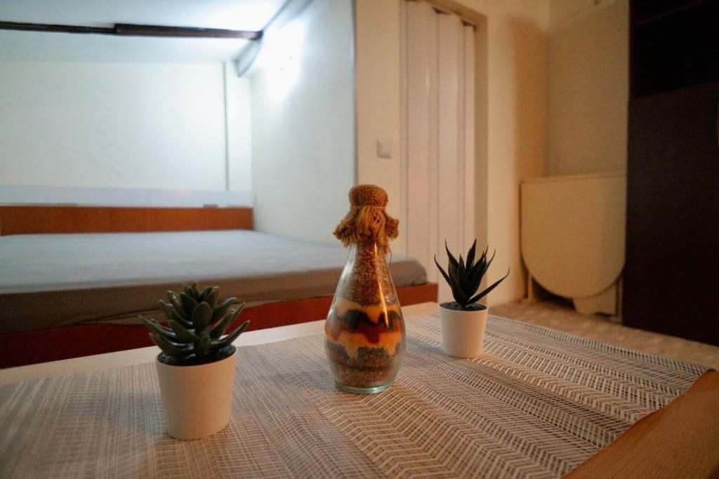 2-Room Cozy Retreat Near City Center Бухарест Экстерьер фото