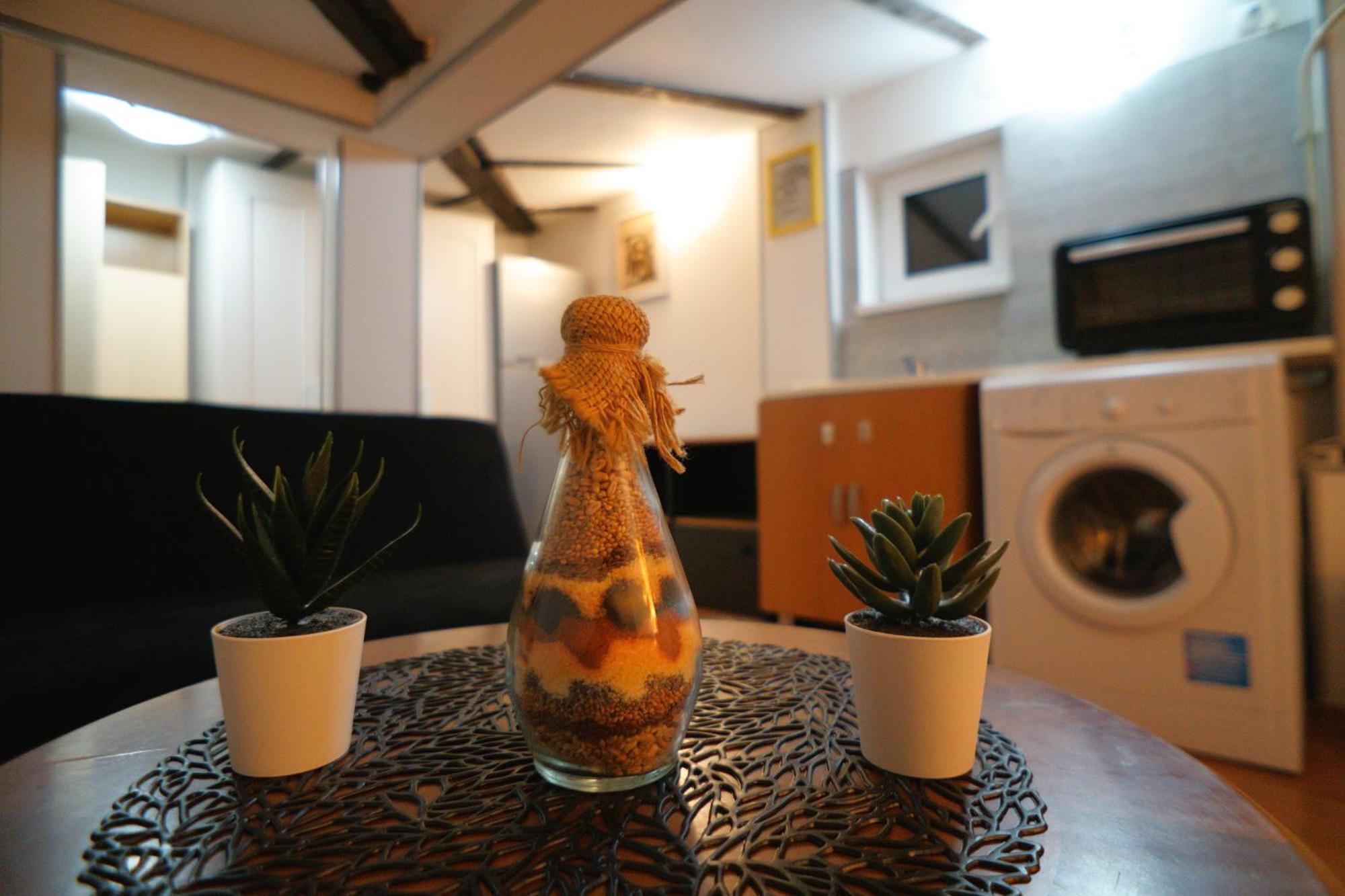 2-Room Cozy Retreat Near City Center Бухарест Экстерьер фото